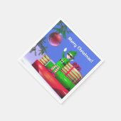Kleiner Weihnachtself Stehend auf Geschenke Serviette (Ecke)