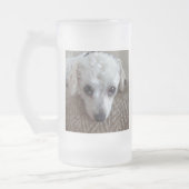 Kleiner weißer Teacup Poodle Hund Mattglas Bierglas (Links)
