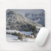 Kleines alpines Dorf im Schnee mousepad (Mit Mouse)