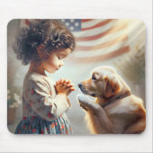 Kleines amerikanisches Mädchen mit Hundbeten Mousepad (Vorne)