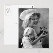 Kleines Bäckermädchen isst Pie Postkarte (Vorne/Hinten)