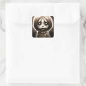 Kleines Beängstigendes Kind mit Big Eyes Chibi Quadratischer Aufkleber (Tasche)