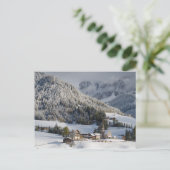 Kleines Bergdorf im Schnee Postkarte (Stehend Vorderseite)