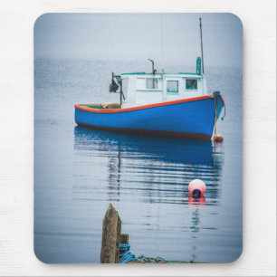 Kleines Blaues Fischerboot Mousepad