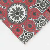 Kleines Boho mit roten Medaillen Fleecedecke (Ecke)