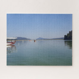 Kleines Boot auf ruhigem Wasser Puzzle