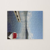 Kleines Boot gebunden oben auf Dock am Lake Placid Puzzle (Horizontal)