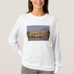 Kleines Boot, Lake Pichola, Udaipur, Indien. T-Shirt