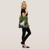 Kleines Braun- und Weißgebälk in Blume Tasche (Am Model)