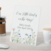 Kleines Bud Babyduschzeichen Sockelschild (In SItu)