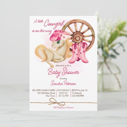 Kleines Cowgirl auf dem Weg Pferde Baby Dusche Einladung (Stehend Vorderseite)