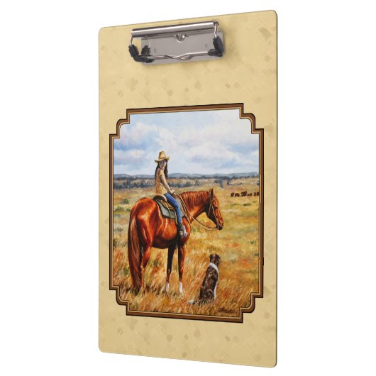 Kleines Cowgirl auf Rinderpferdgelb Klemmbrett (Links)