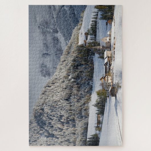 Kleines Dorf im Schnee in den Alpen im Winter Puzzle (Vertikal)