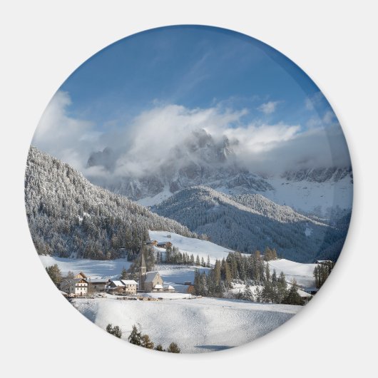 Kleines Dorf mit Dolomiten Bergen im Schnee Magnet (Vorne)