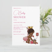 Kleines ethnisches Mädchen mit einer Kronendusche Einladung (Stehend Vorderseite)