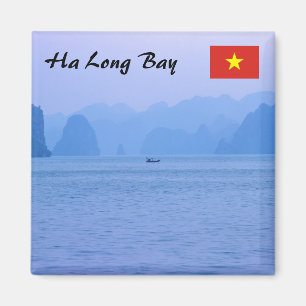 Kleines Fischerboot in Ha Long Bay - Vietnam, Asie Magnet