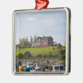 Kleines Fischerdorf in der Nähe von Grande-Riviere Silbernes Ornament (Links)