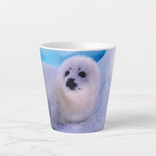 Kleines Harp Siegel in Schneeflocken überzogen Milchtasse (Vorderseite)