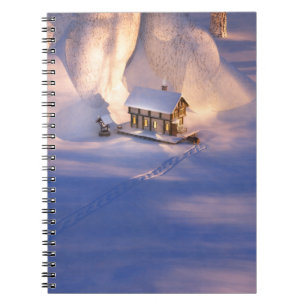 Kleines Haus im Schnee-Notebook Notizblock