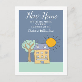 Kleines Haus und Baum mit sonniger neuer Zuhause Ankündigungspostkarte