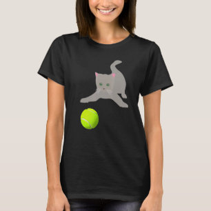 Kleines Kätzchen mit einer Tennisball-Katze T-Shirt