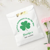 Kleines Kleeblatt Baby Dusche irisch weiß und grün Geschenktütchen (Versiegelt)