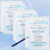 Kleines Lamm steigt hoch in jungen blauen Balloons Einladung