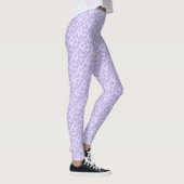 Kleines Lila Herzmuster über Pastel Lila Leggings (Rechts)
