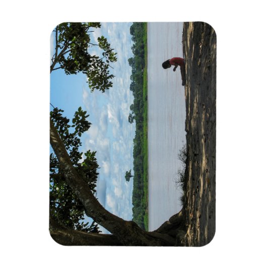 Kleines Mädchen am Amazonas-Fluss in Peru Magnet (Vertikal)