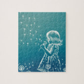 Kleines Mädchen, das auf einem Löwenzahn Puzzle (Vertikal)