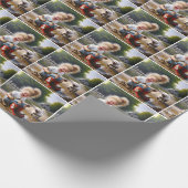 Kleines Mädchen, das in einer Müllhalde sitzt Geschenkpapier (Ecke)