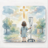 Kleines Mädchen hält einen IV-Ständer Mousepad (Vorne)