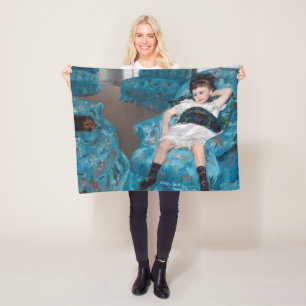Kleines Mädchen in einem blauen Sessel, Cassatt Fleecedecke