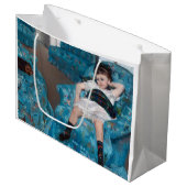 Kleines Mädchen in einem blauen Sessel, Cassatt Große Geschenktüte (Vorderseite Schrägansicht)