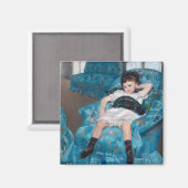 Kleines Mädchen in einem blauen Sessel, Cassatt Magnet (Vorderseite/Rückseite)