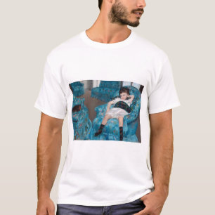 Kleines Mädchen in einem blauen Sessel, Cassatt T-Shirt