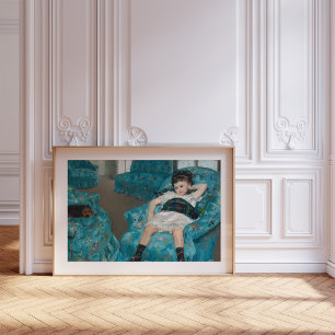 Kleines Mädchen in einem blauen Sessel Mary Cass Poster