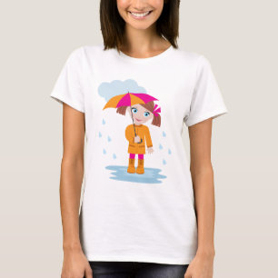 Kleines Mädchen in orangem Regenmantel mit rosa Re T-Shirt