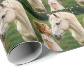 Kleines Mädchen küsst ihr Pferd Geschenkpapier (Rolleneckpunkt)