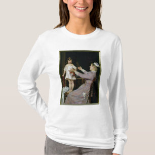 Kleines Mädchen mit einer Puppe und ihrer T-Shirt