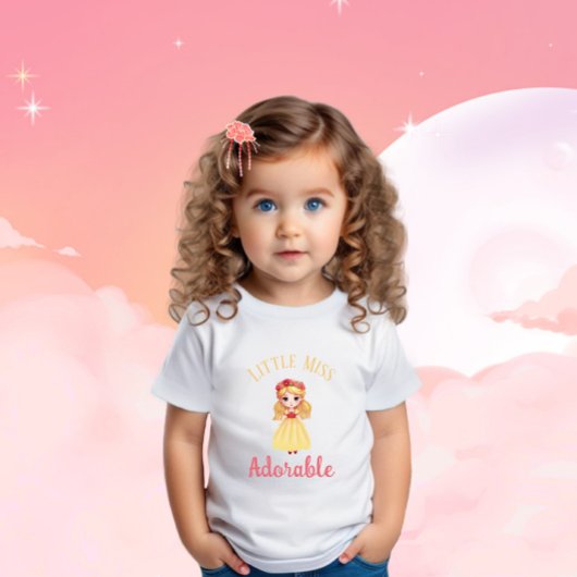 Kleines Mädchen mit gelbem Kleid Baby T-shirt