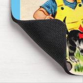 Kleines Mädchen mit hübschem Kätzchen Mousepad (Ecke)
