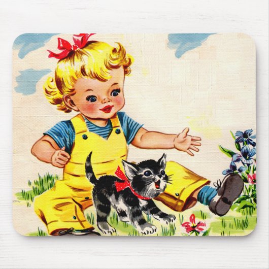 Kleines Mädchen mit hübschem Kätzchen Mousepad (Vorne)