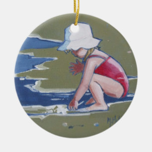 Kleines Mädchen mit Hut am Strand mit Wellen Keramikornament