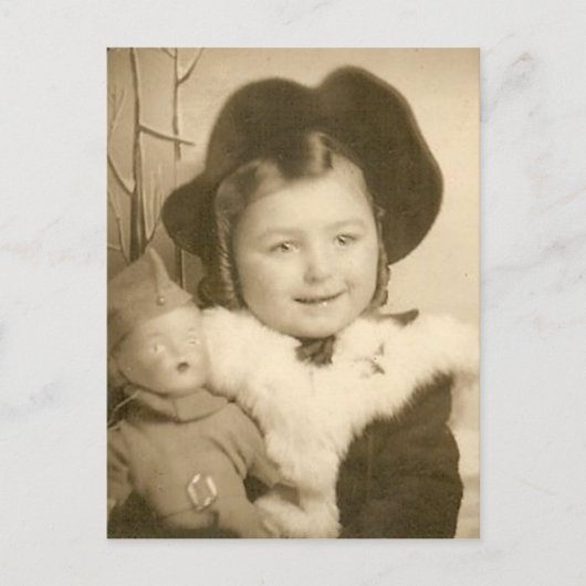 kleines Mädchen mit Puppe Postkarte (Vorderseite)