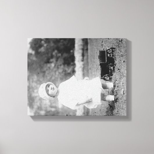 Kleines Mädchen mit Toy Wagon Foto Leinwanddruck (Vorderseite)