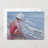 Kleines Mädchen mit weißem Hut am Strand Postkarte (Vorne/Hinten)