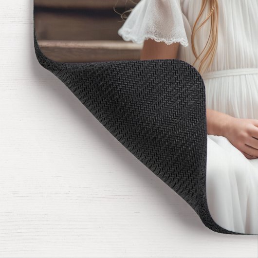 Kleines Mädchen mit weißer Katze Mousepad (Ecke)