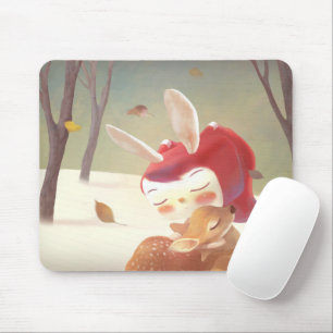 Kleines Mädchen umarmt Reh Mousepad