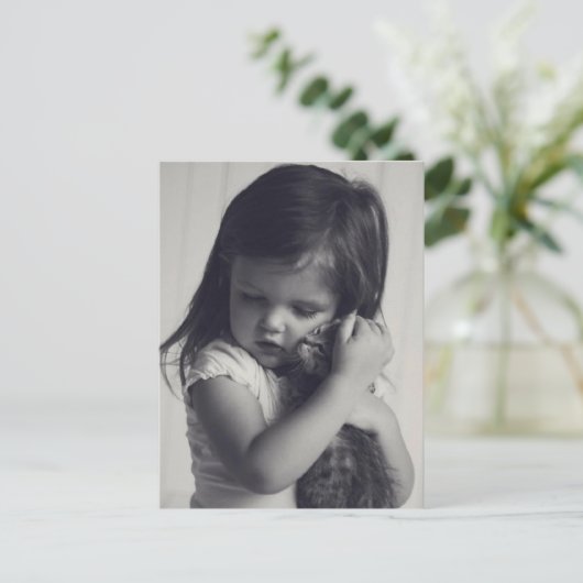 Kleines Mädchen und Kätzchen Postkarte (Stehend Vorderseite)